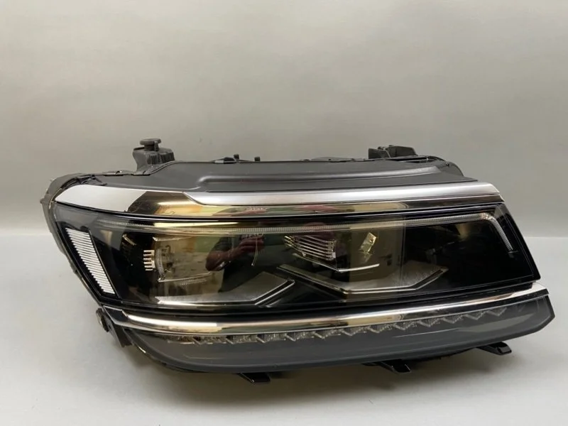 Фара Volkswagen Tiguan 2016-2020 5NB941114D 2, правая