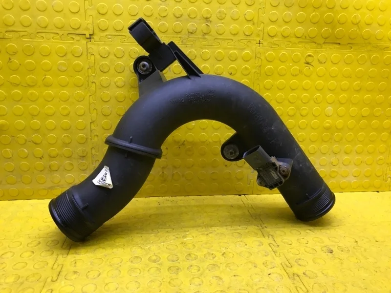 Патрубок интеркулера Skoda Octavia 2018 5Q0145770B 5E3 CJS 298666