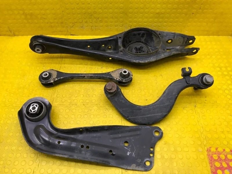 Рычаг подвески Skoda Octavia 2018 5Q0505224D 5E3 CJS 298666, задний правый