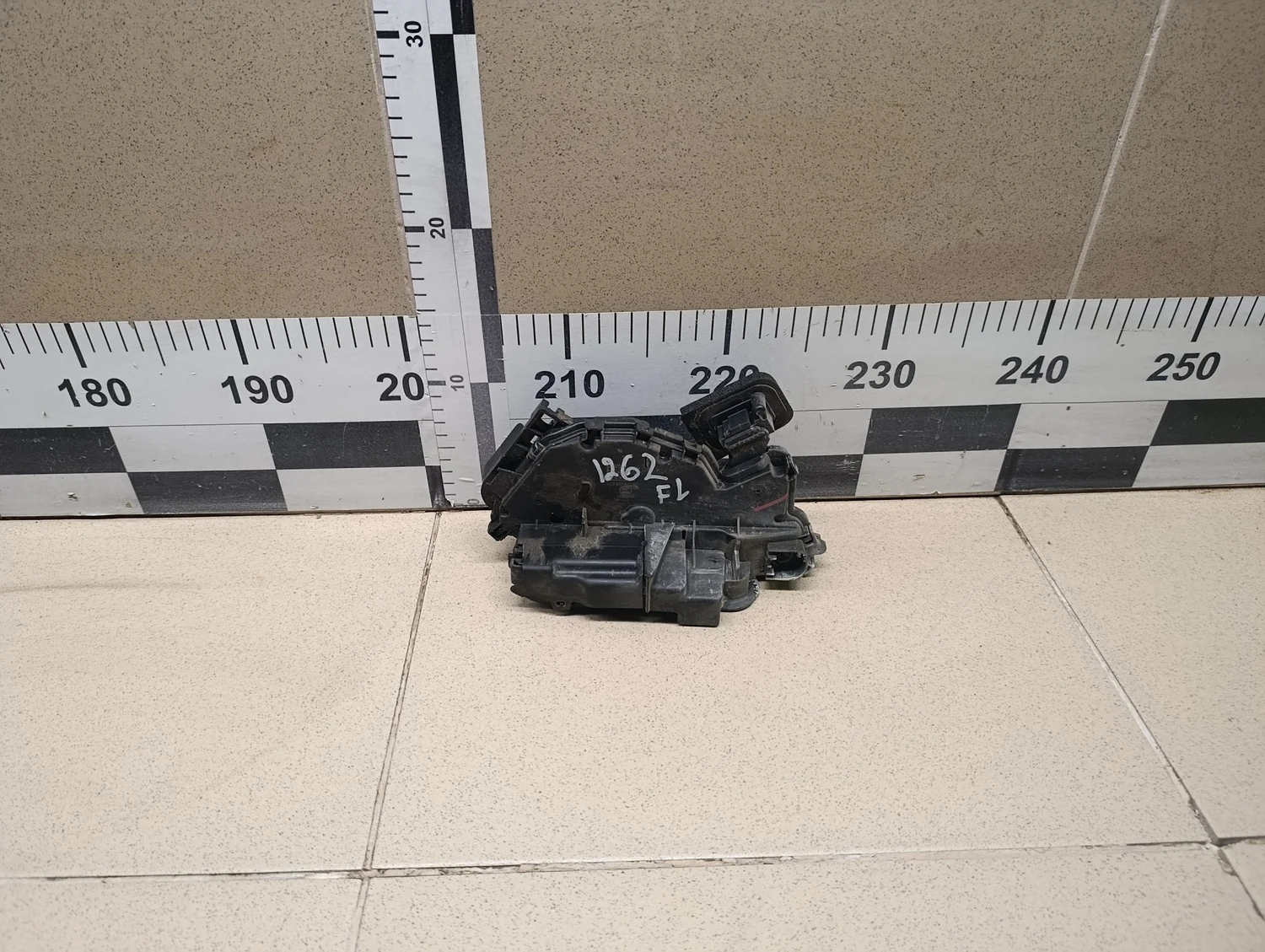 Замок двери передней левой Rapid 2013>