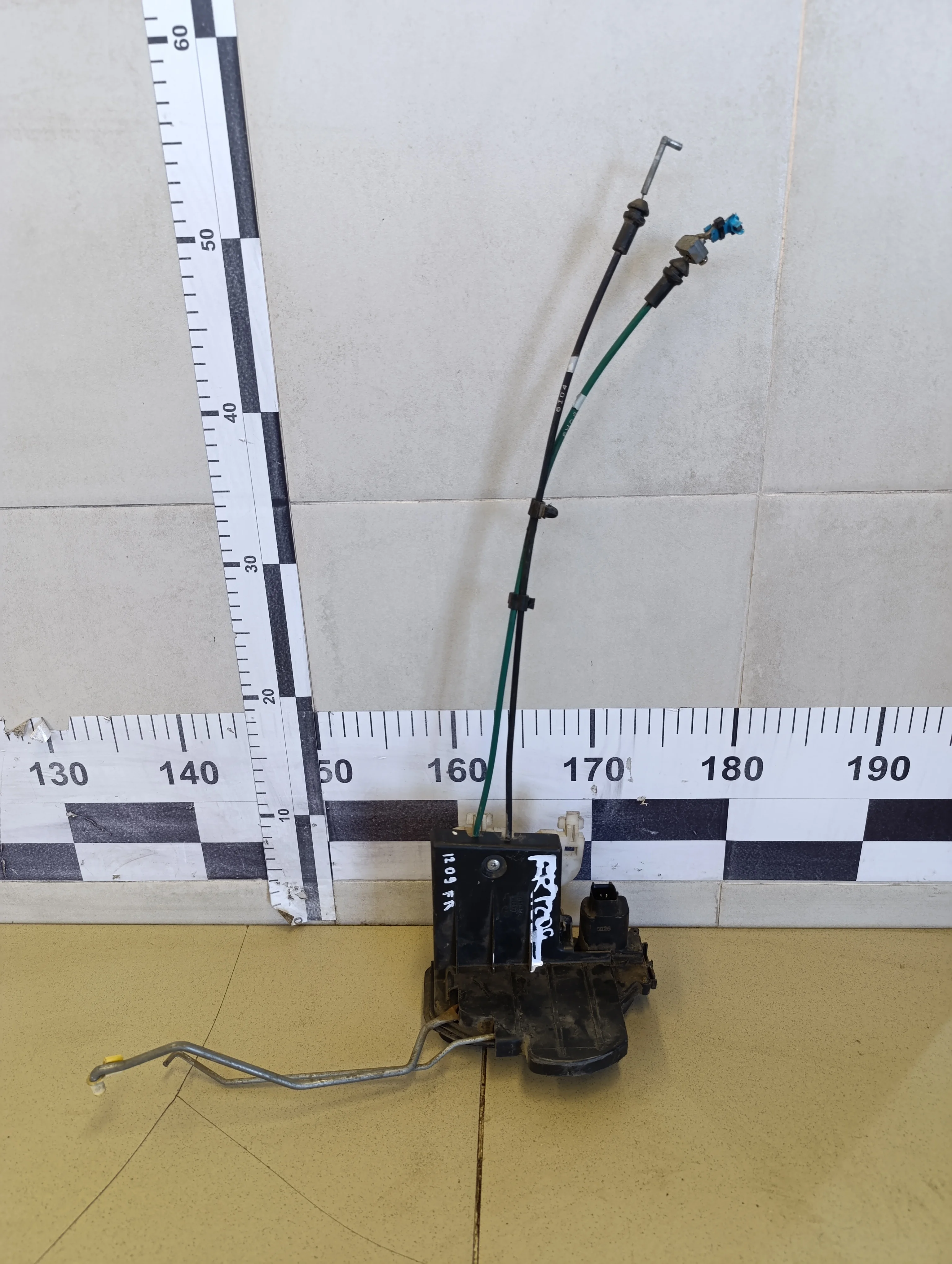 Замок двери передней правой Cerato 2004-2008