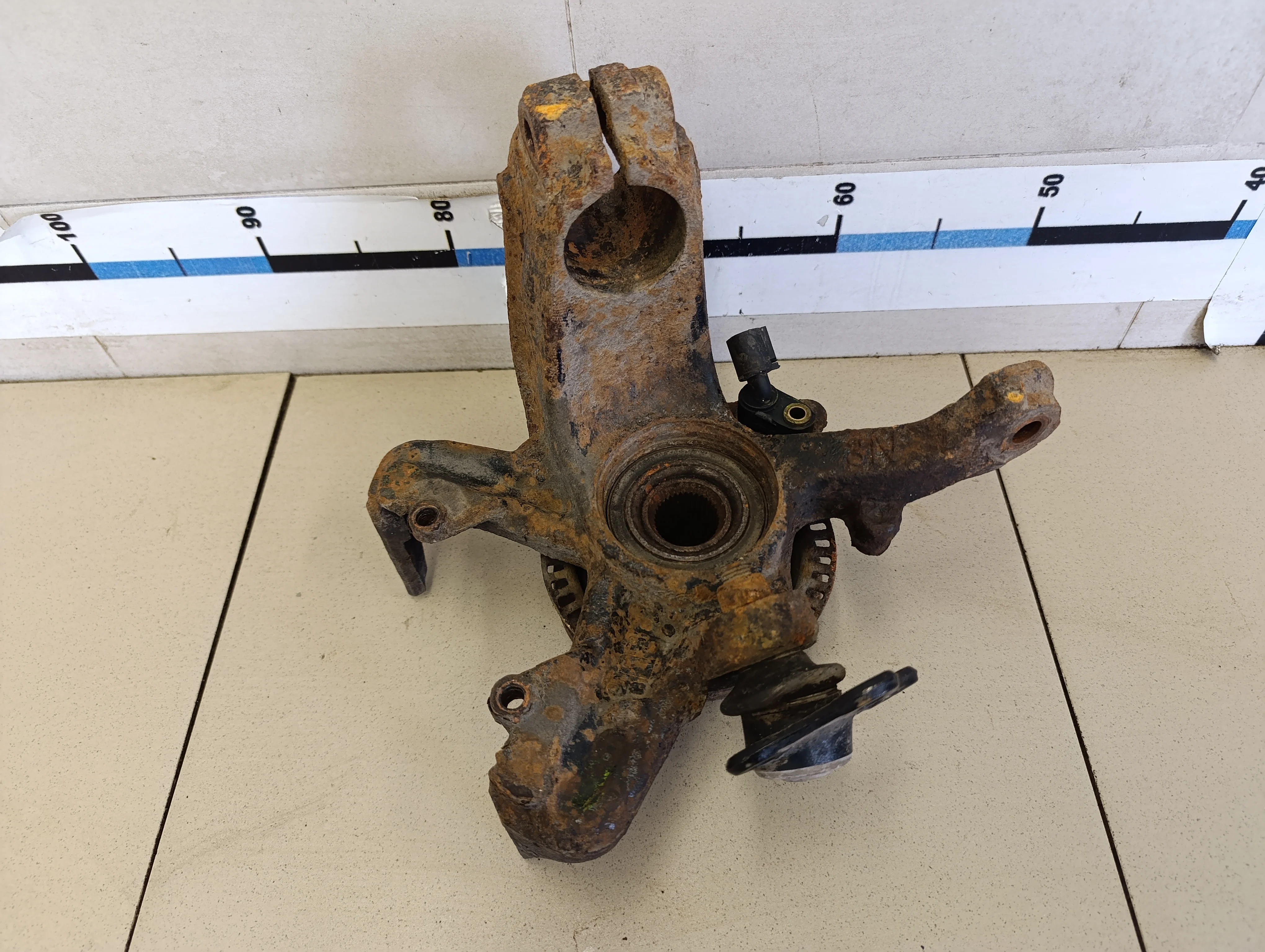 Кулак поворотный передний правый A3 (8L1) 1996-2003