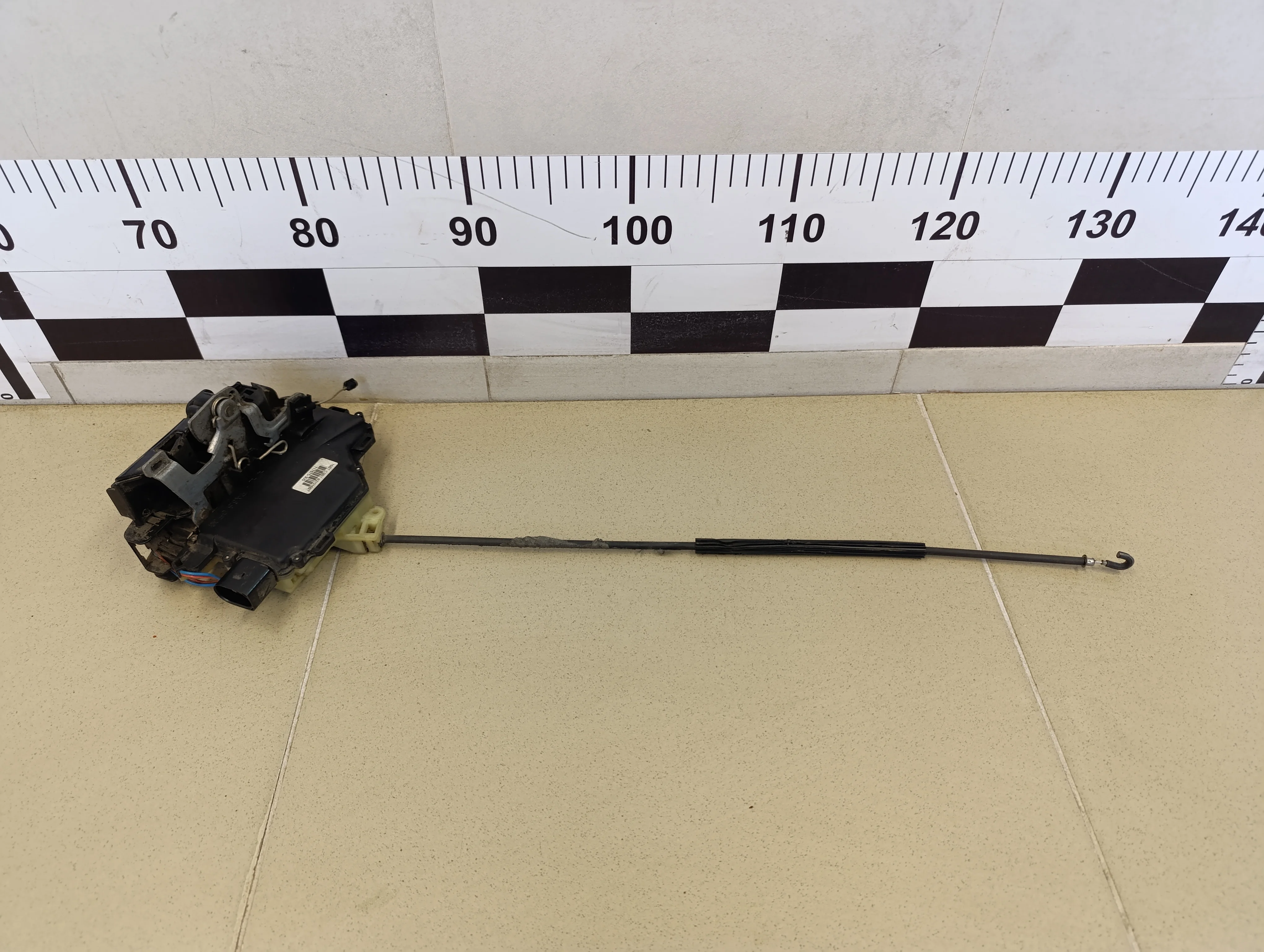 Замок двери передней правой Octavia (A4 1U-) 2000-2011