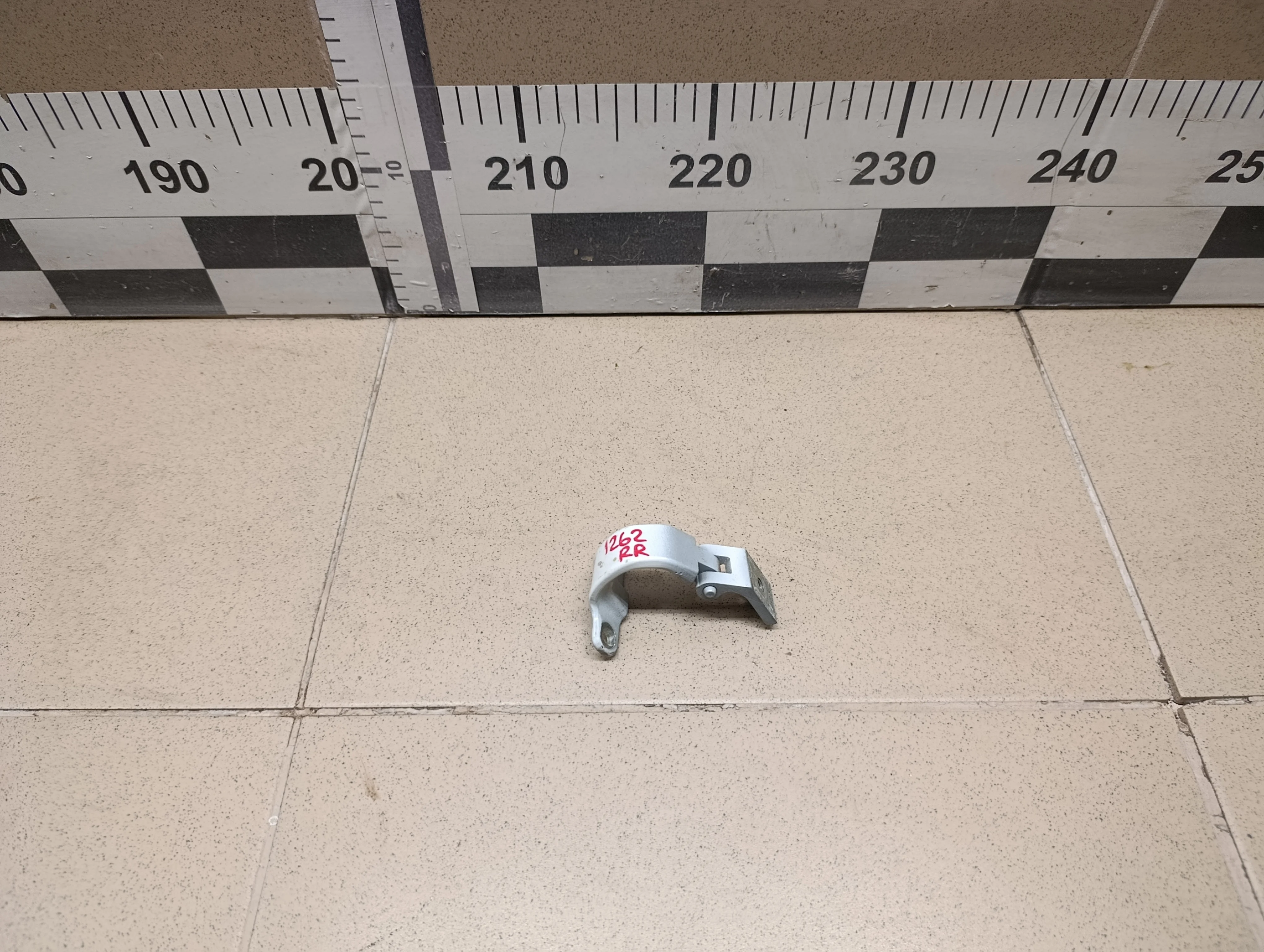 Петля двери багажника Rapid 2013>