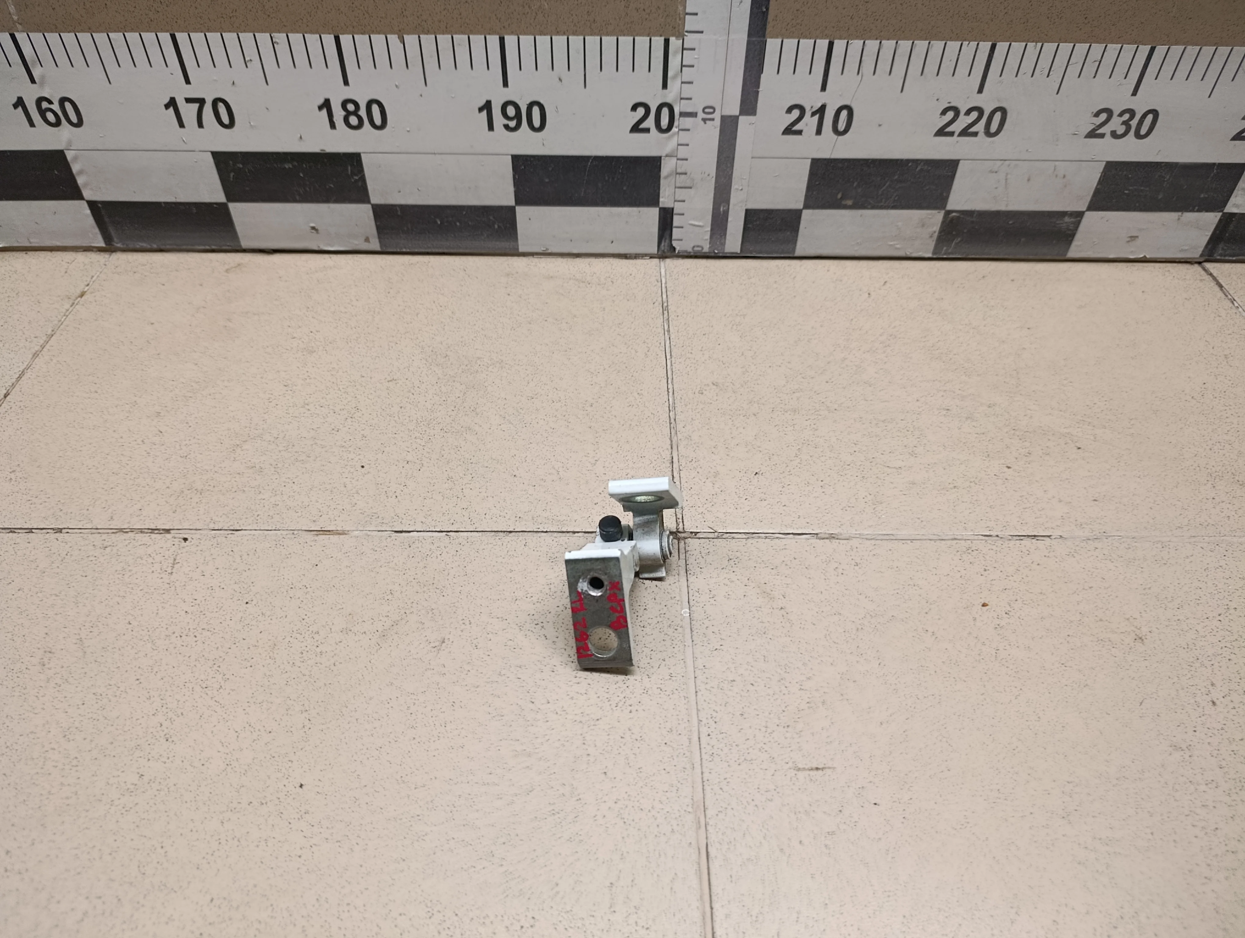 Петля двери задней левой верхняя Rapid 2013>