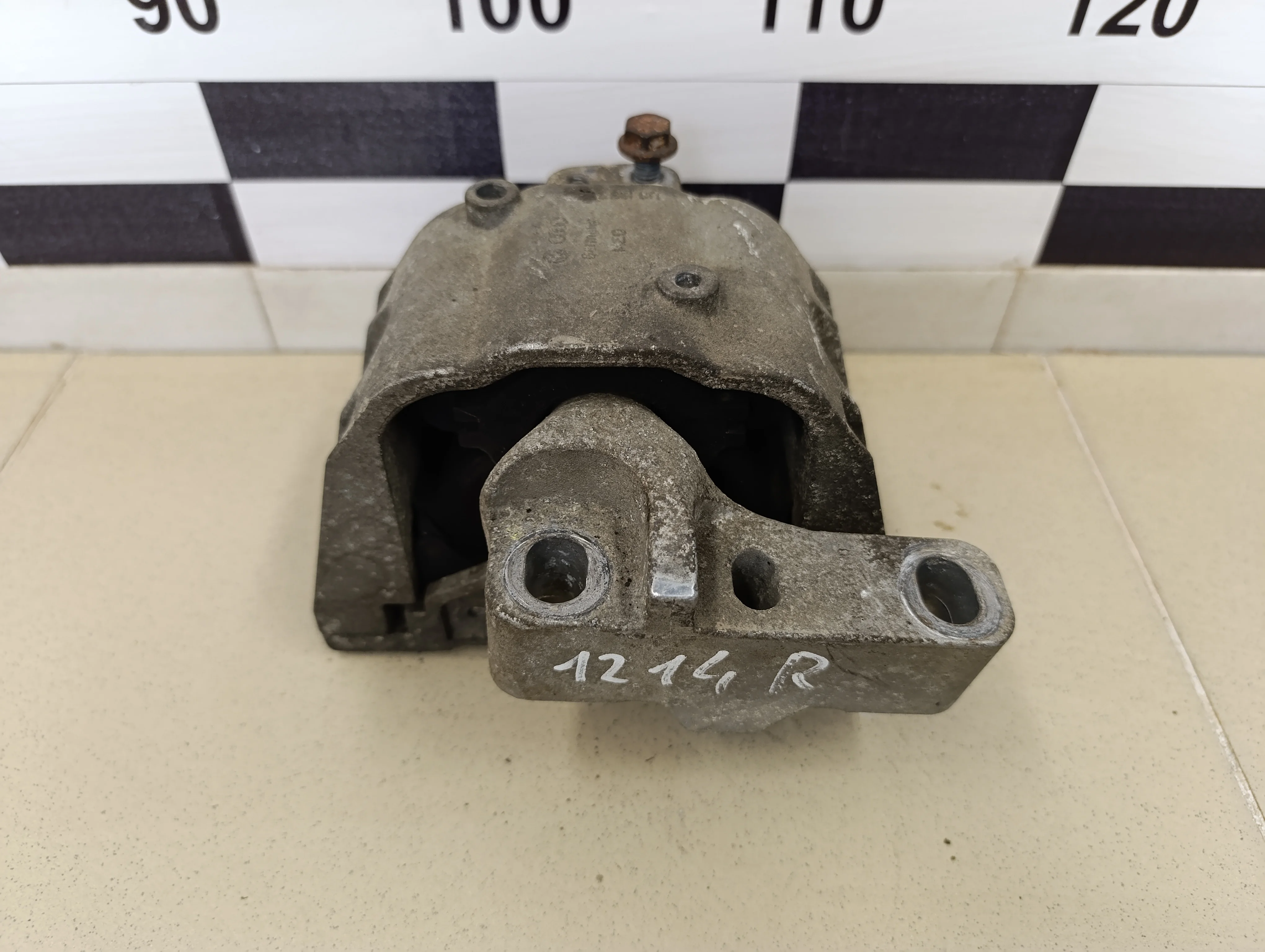 Опора двигателя правая A3 (8L1) 1996-2003