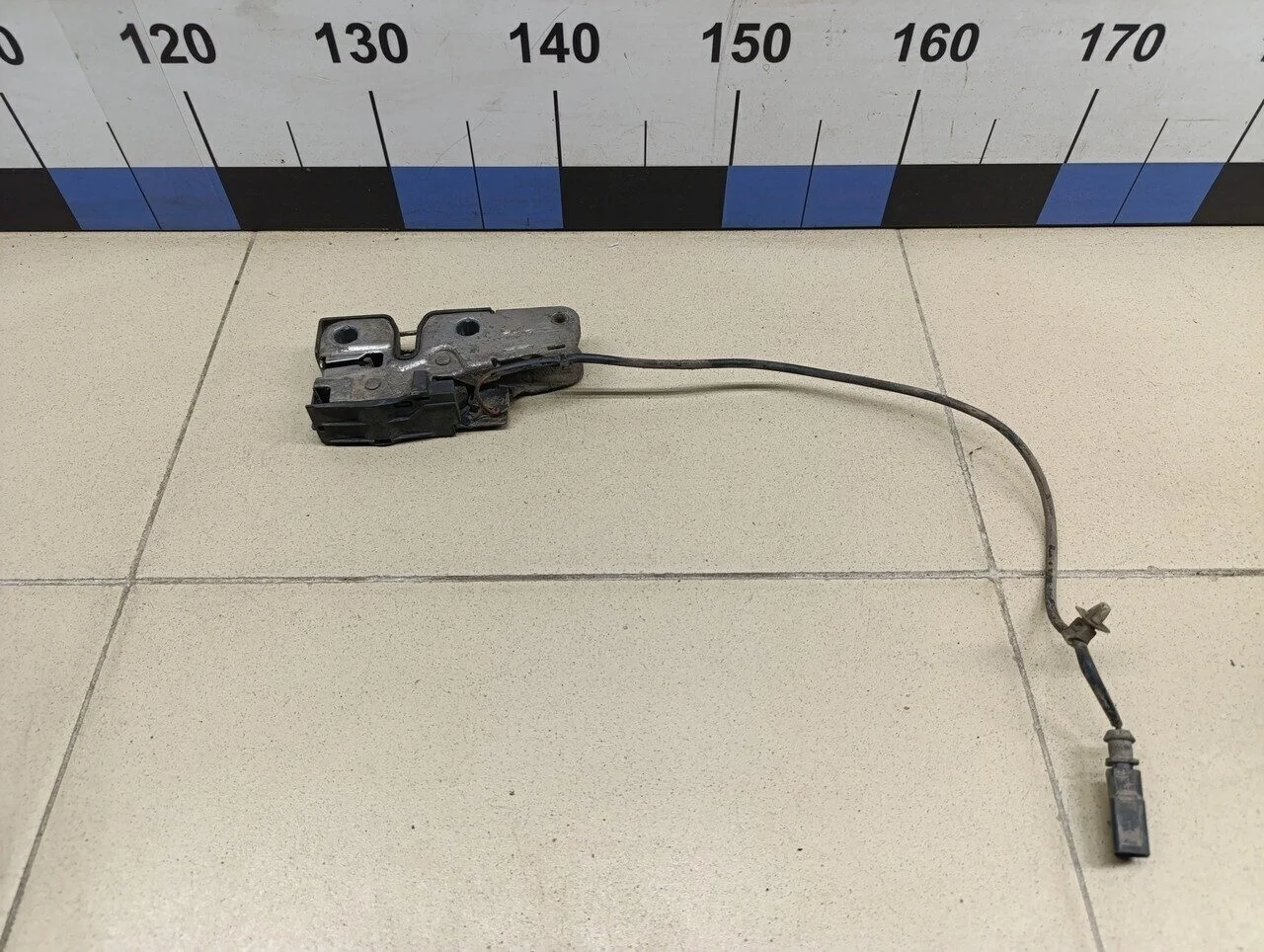 Замок капота Passat [B6] 2005-2010