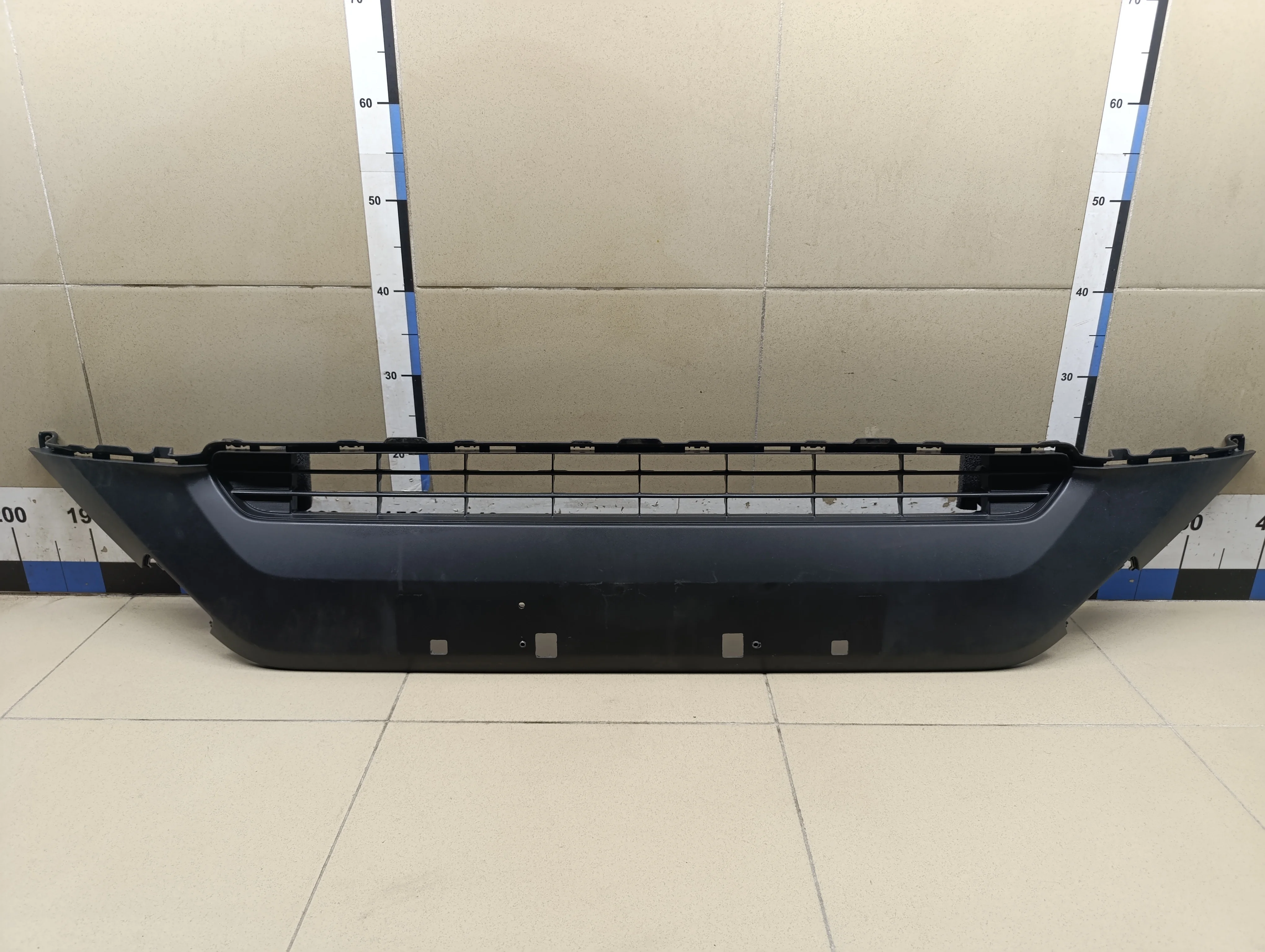 Решетка в бампер центральная RAV 4 2019>