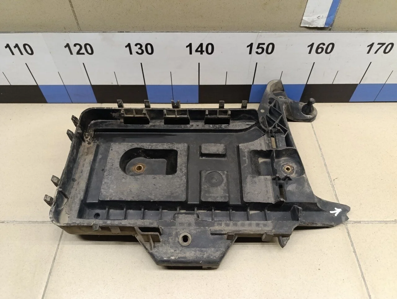 Крепление АКБ (корпус/подставка) Passat [B6] 2005-2010