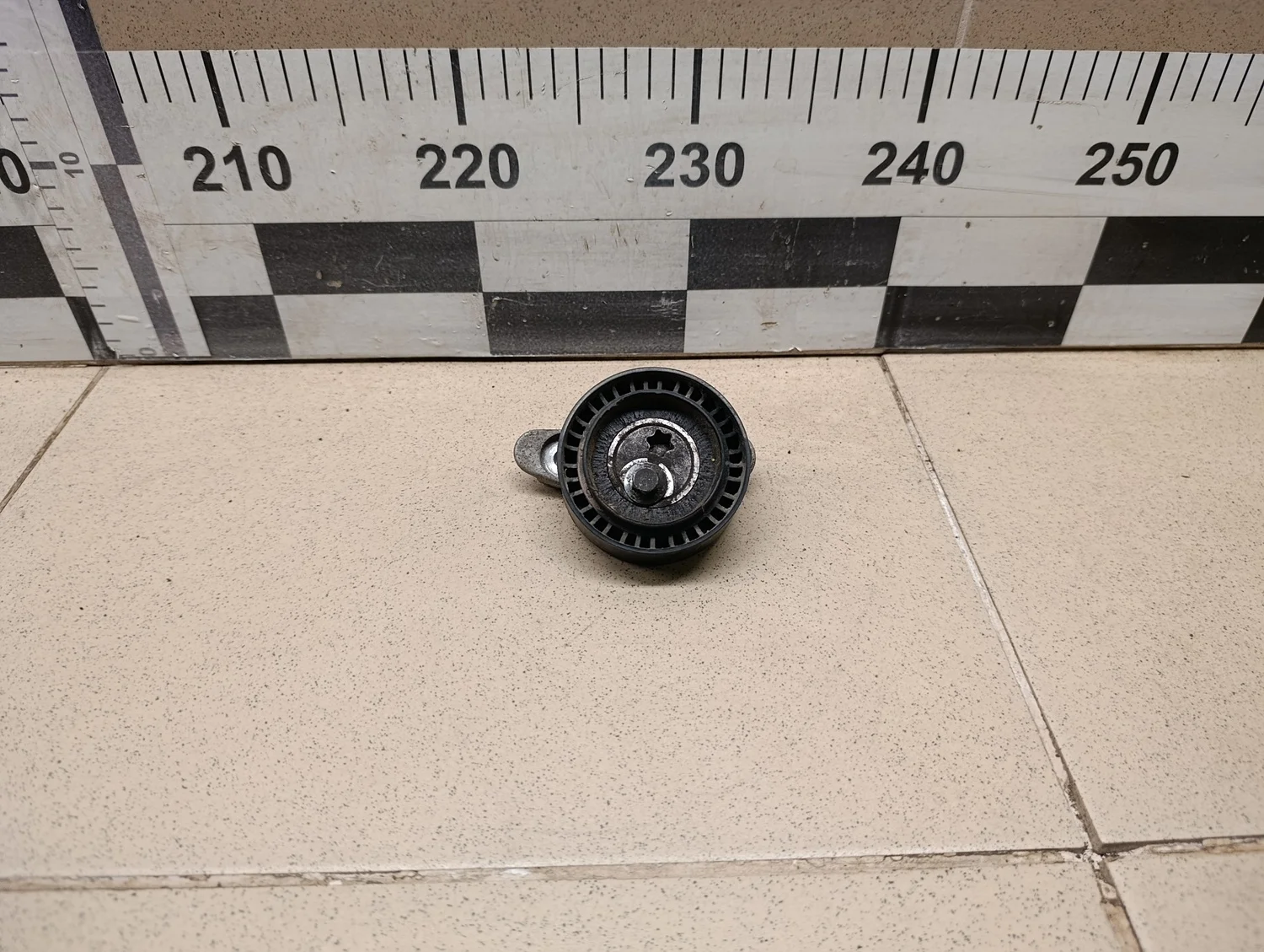 Ролик руч.ремня с кронштейном Polo (Sed RUS) 2011>