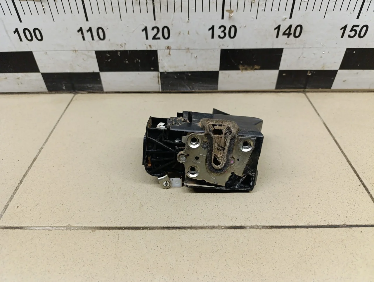 Замок двери задней правой Logan II 2014>