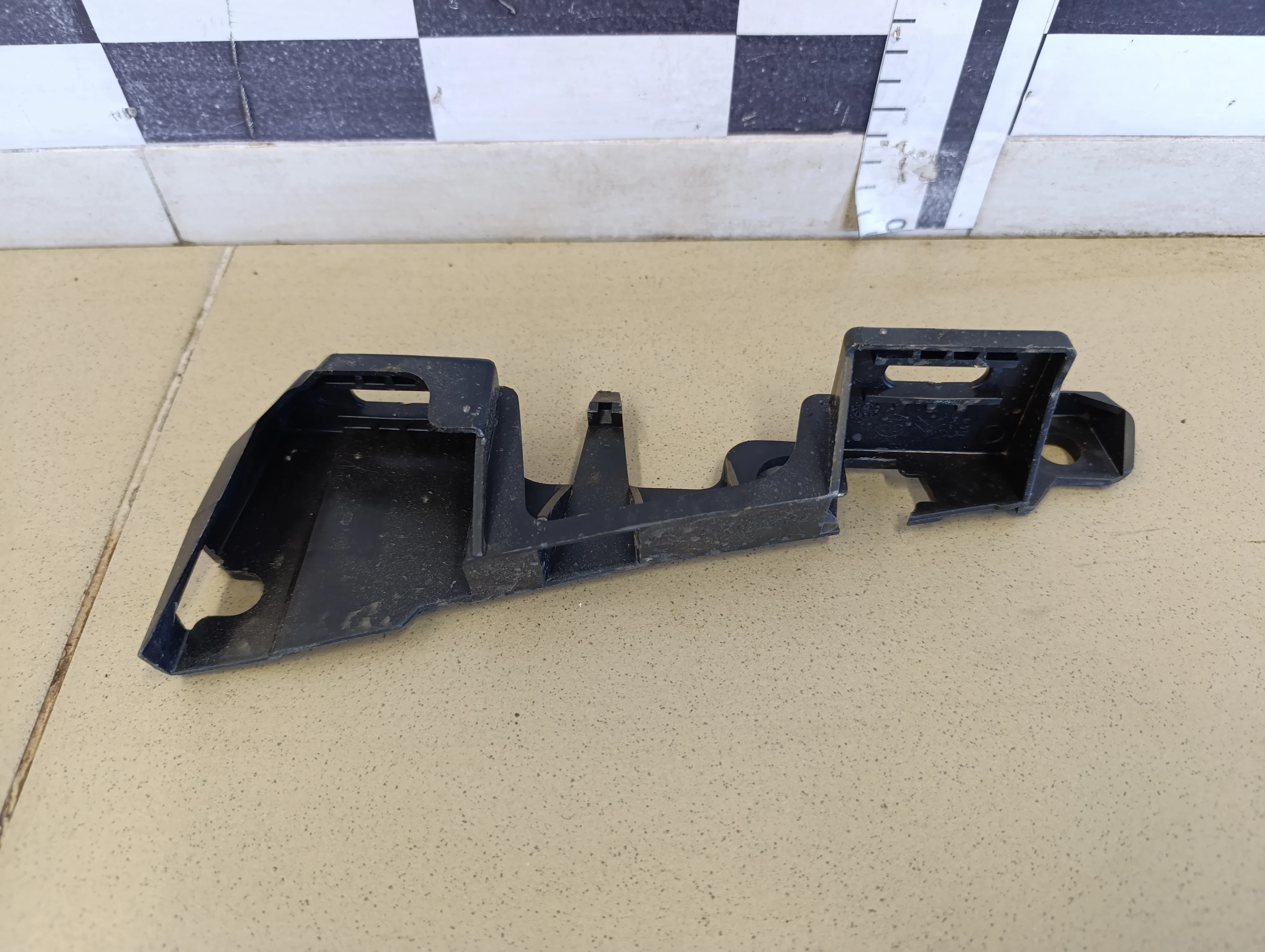 Кронштейн переднего бампера C4 2005-2011