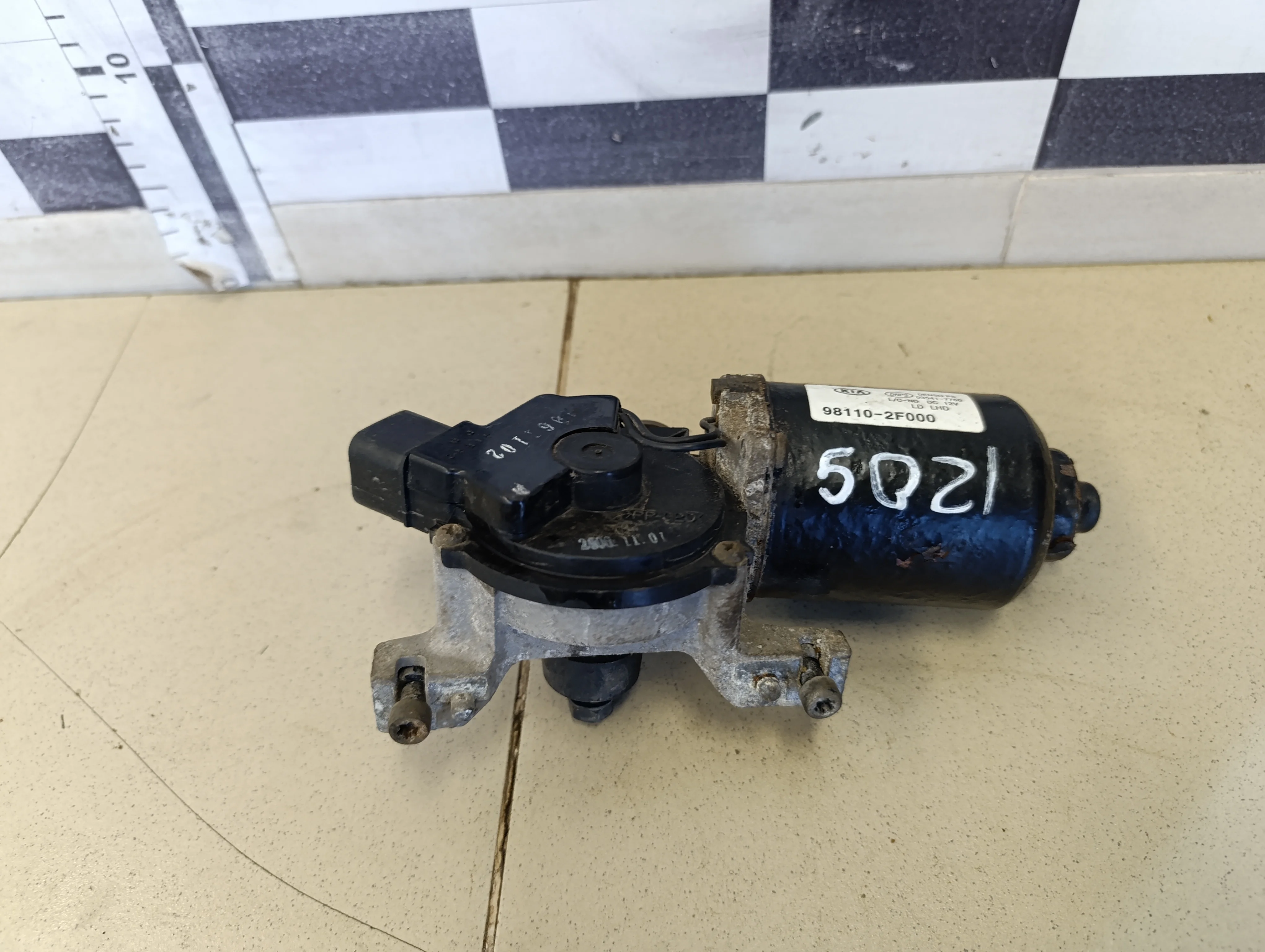 Моторчик стеклоочистителя передний Cerato 2004-2008