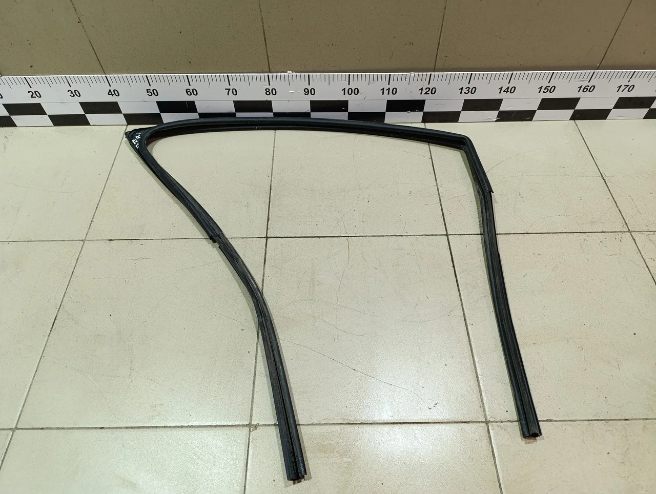 Уплотнитель стекла двери Logan II 2014>