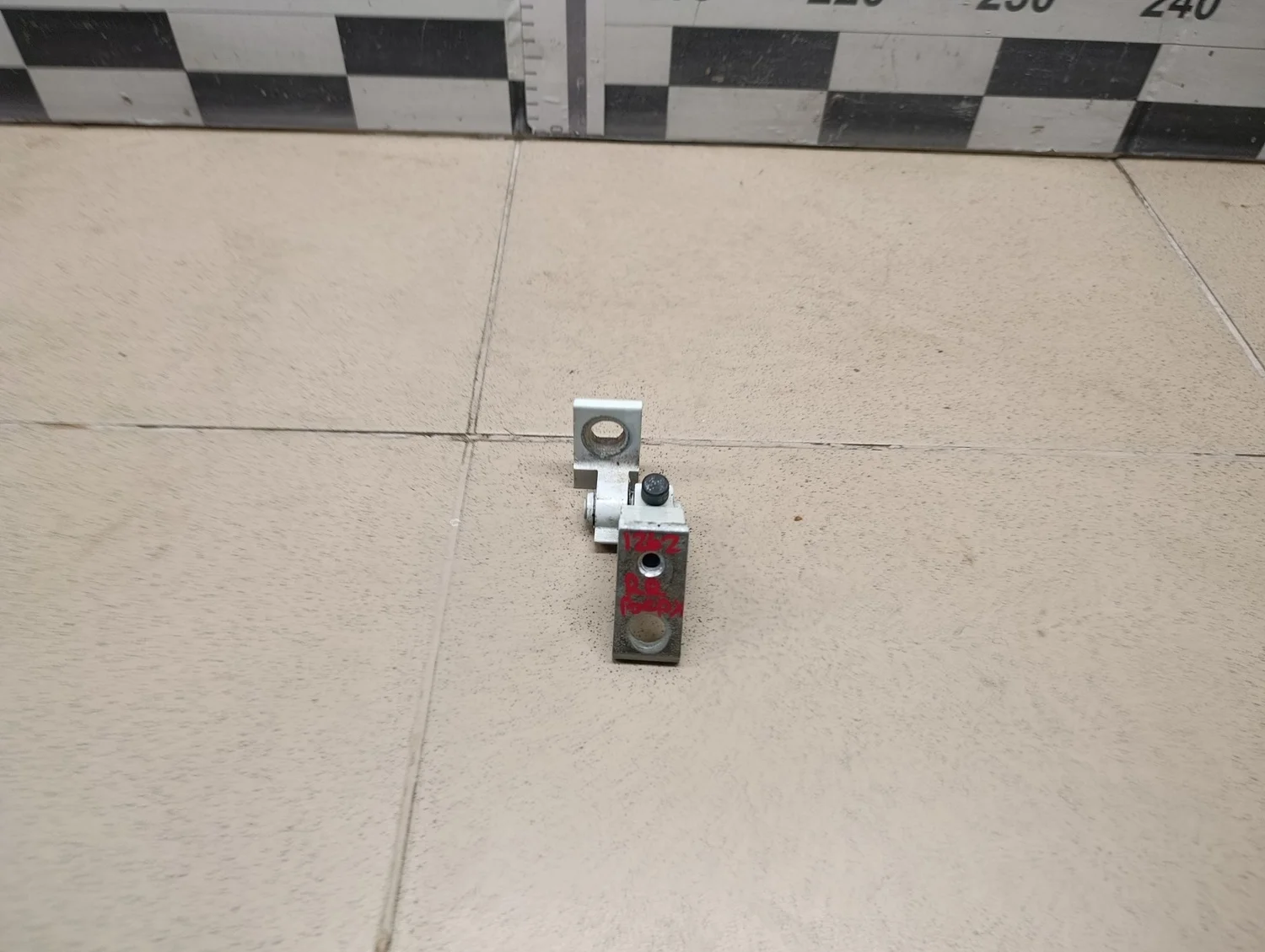 Петля двери задней правой верхняя Rapid 2013>