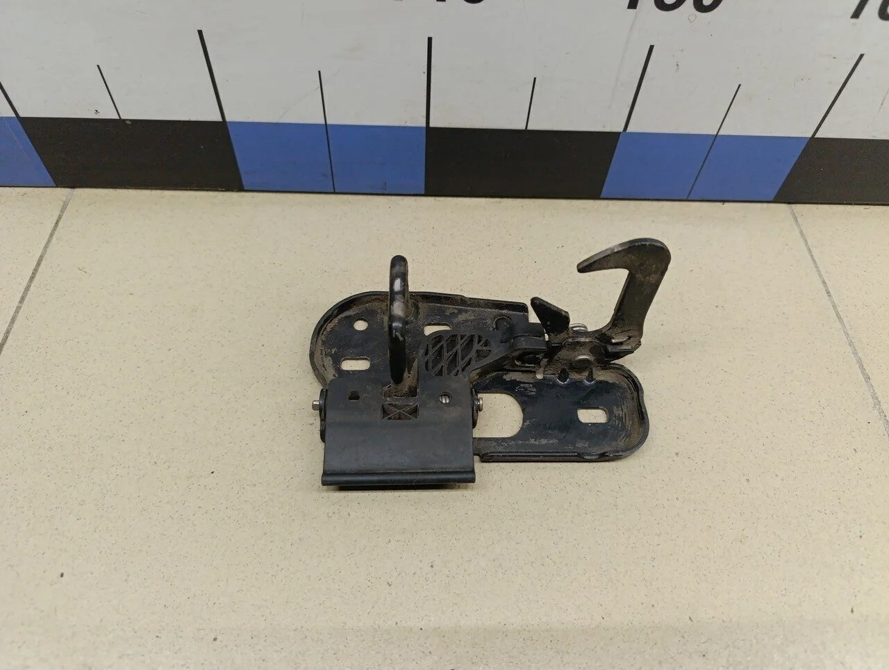 Крючок капота Passat [B6] 2005-2010