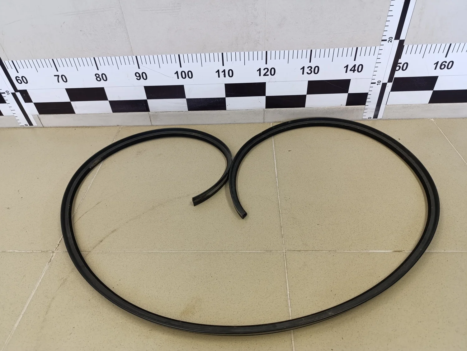 Уплотнитель (наружный) Octavia (A4 1U-) 2000-2011