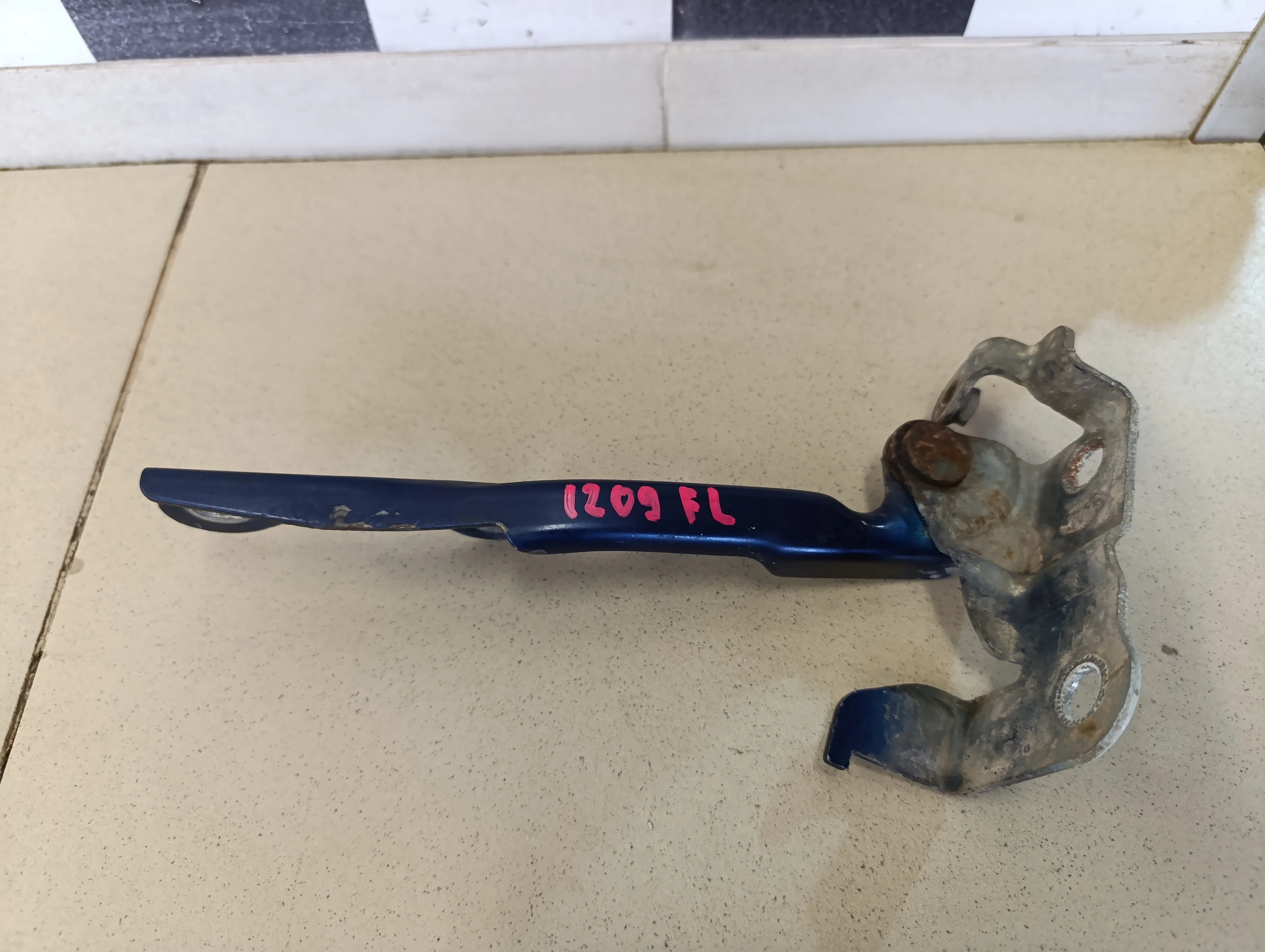 Петля капота левая Cerato 2004-2008