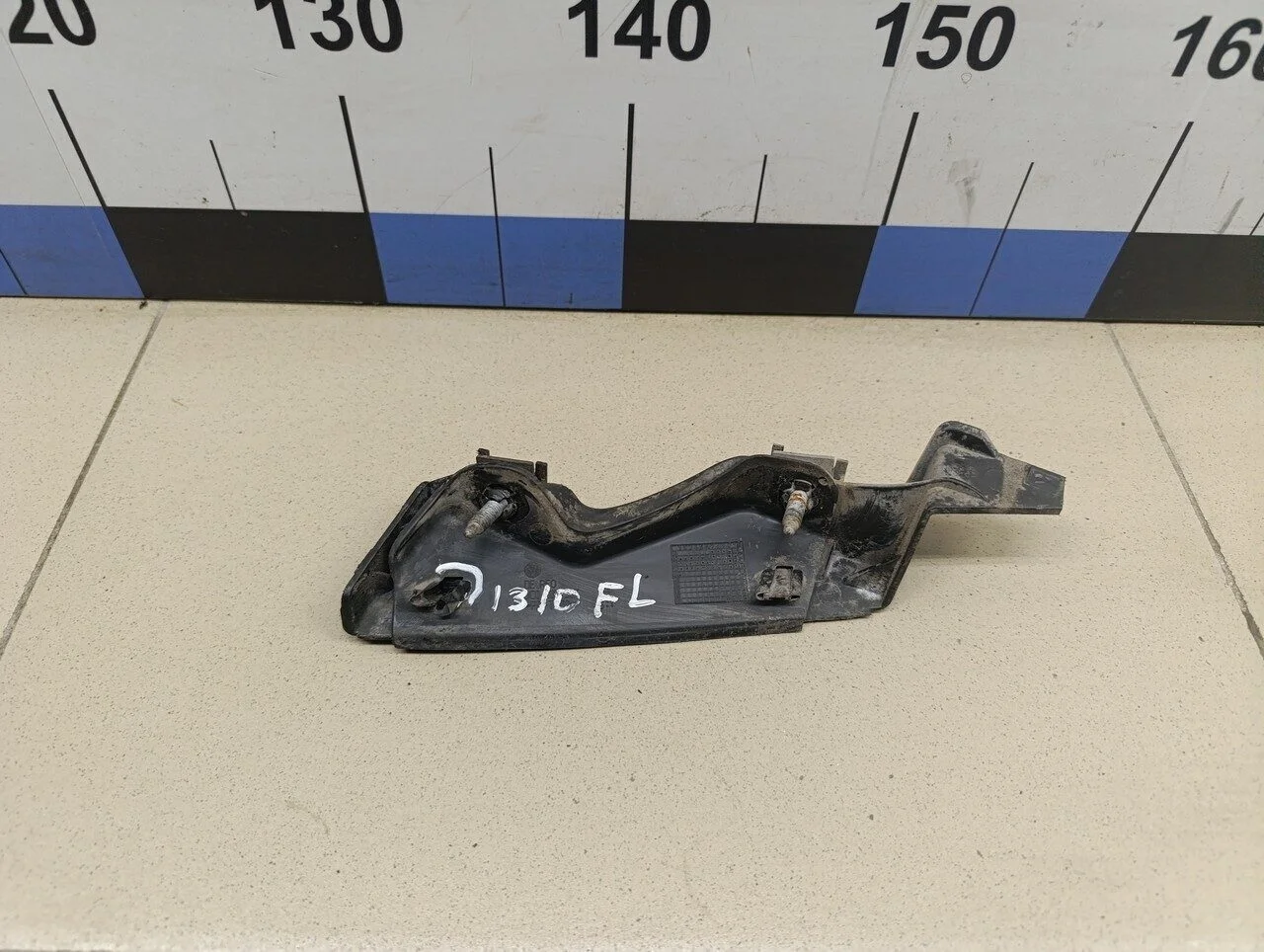 Кронштейн переднего бампера левый Passat [B6] 2005-2010