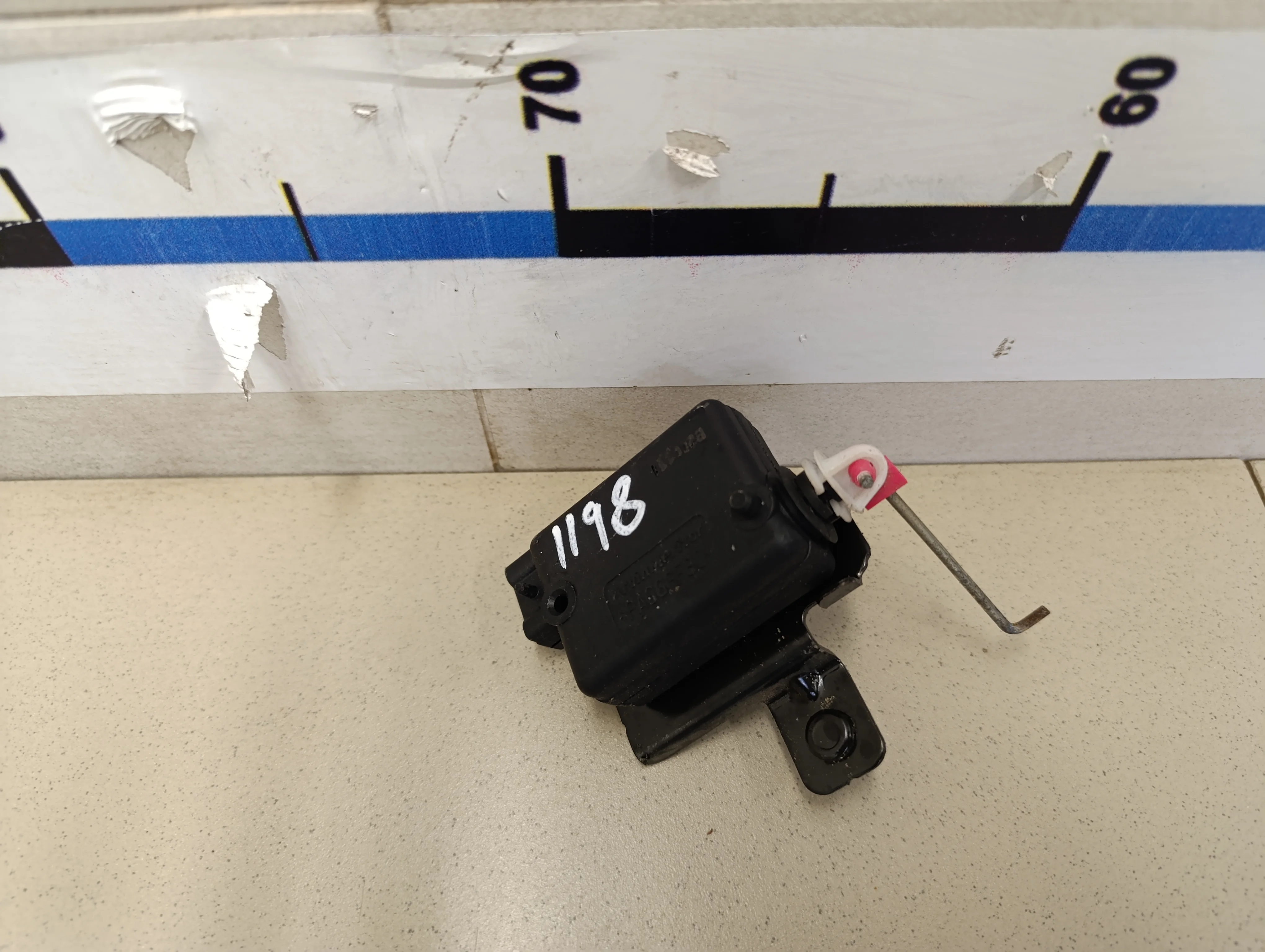 Активатор замка багажника Duster 2012>