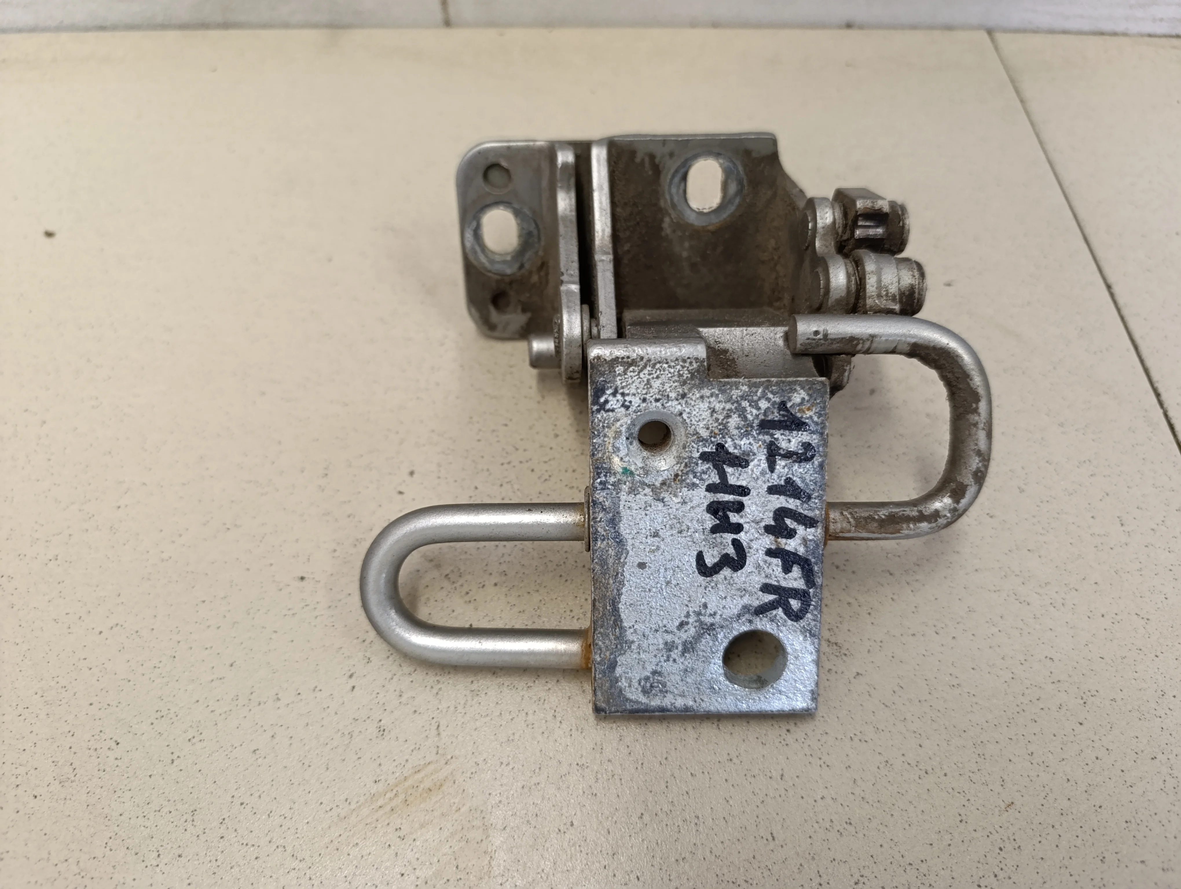 Петля двери передней правой нижняя A3 (8L1) 1996-2003