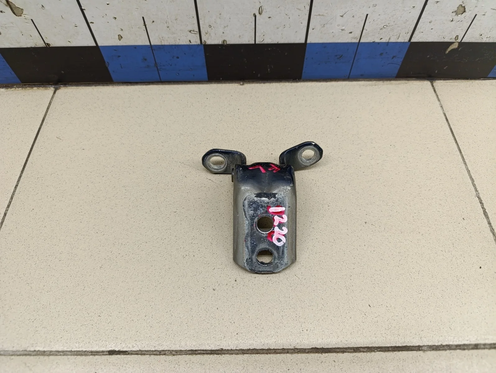 Петля двери Almera N16 2000-2006