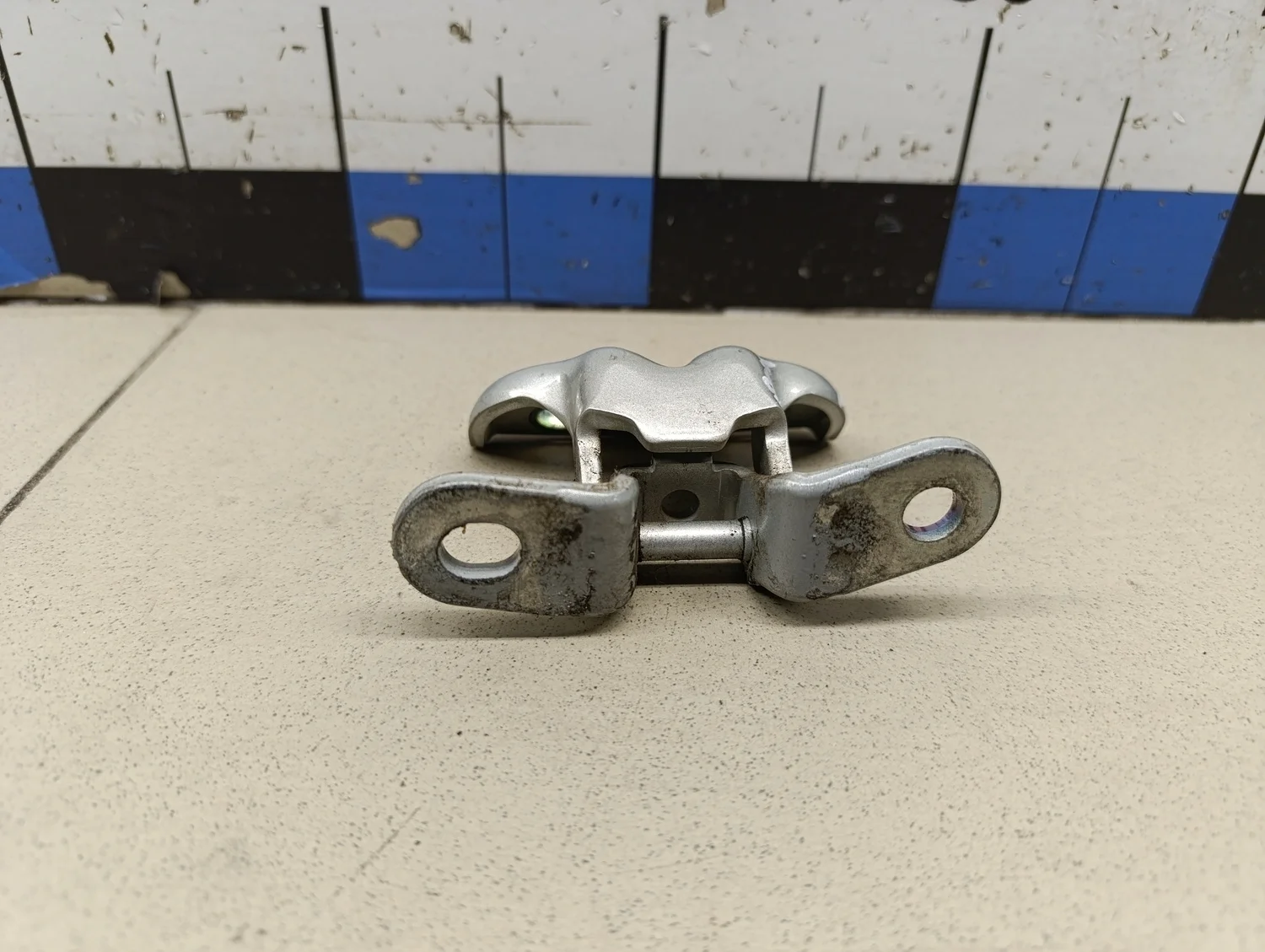 Петля двери задней правой верхняя Cerato 2013>