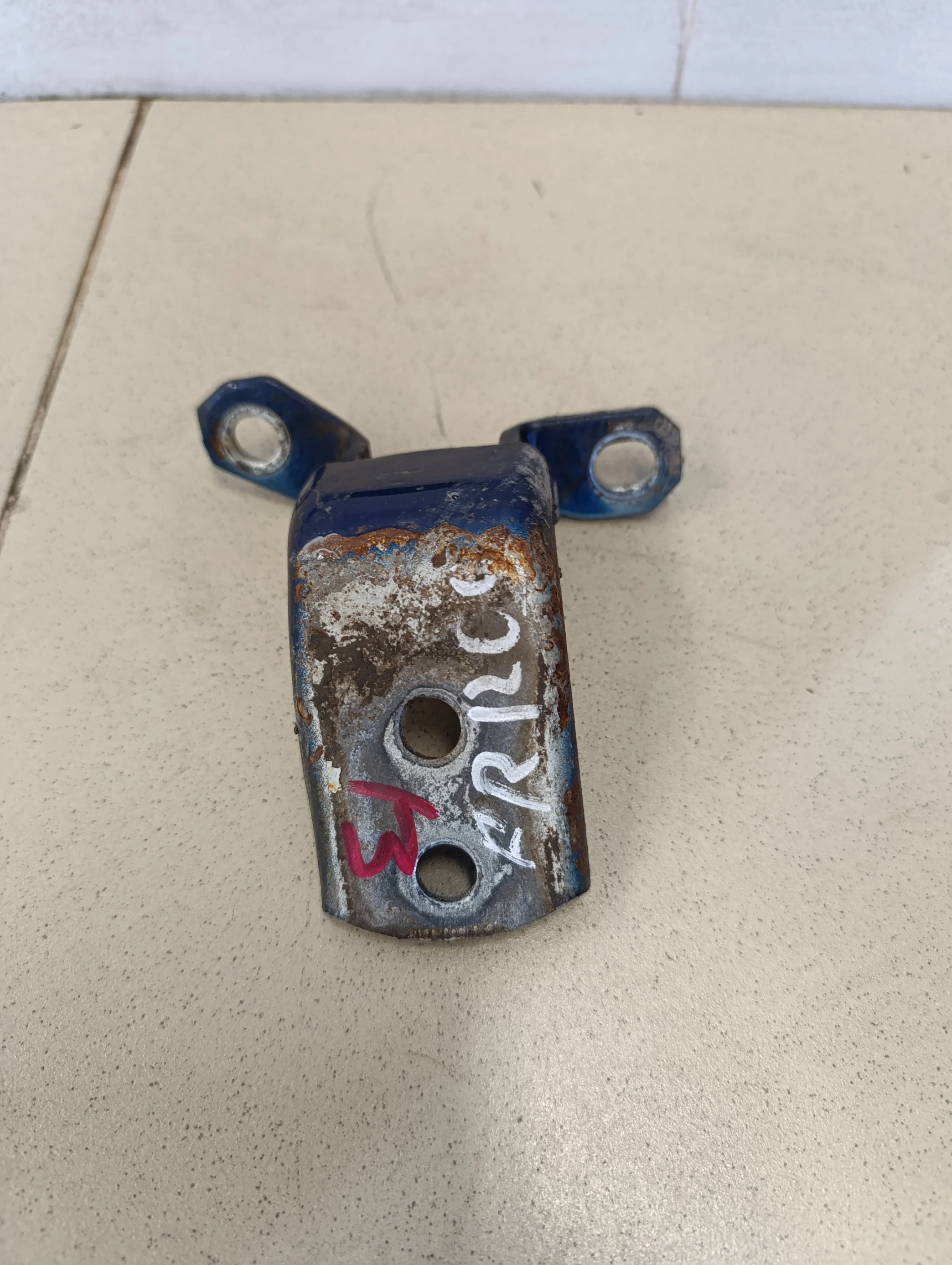 Петля двери передней правой верхняя Cerato 2004-2008