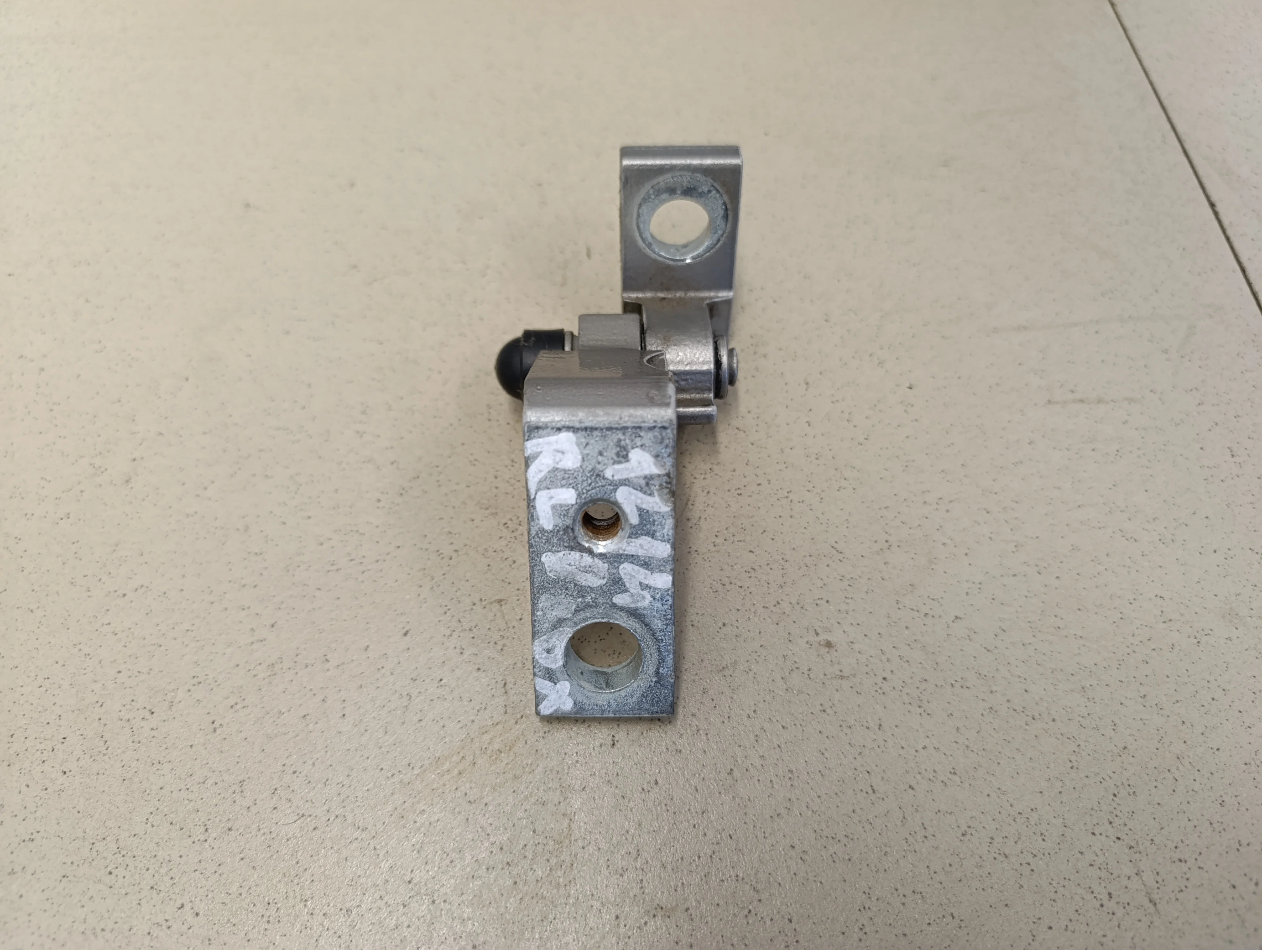 Петля двери Octavia (A4 1U-) 2000-2011