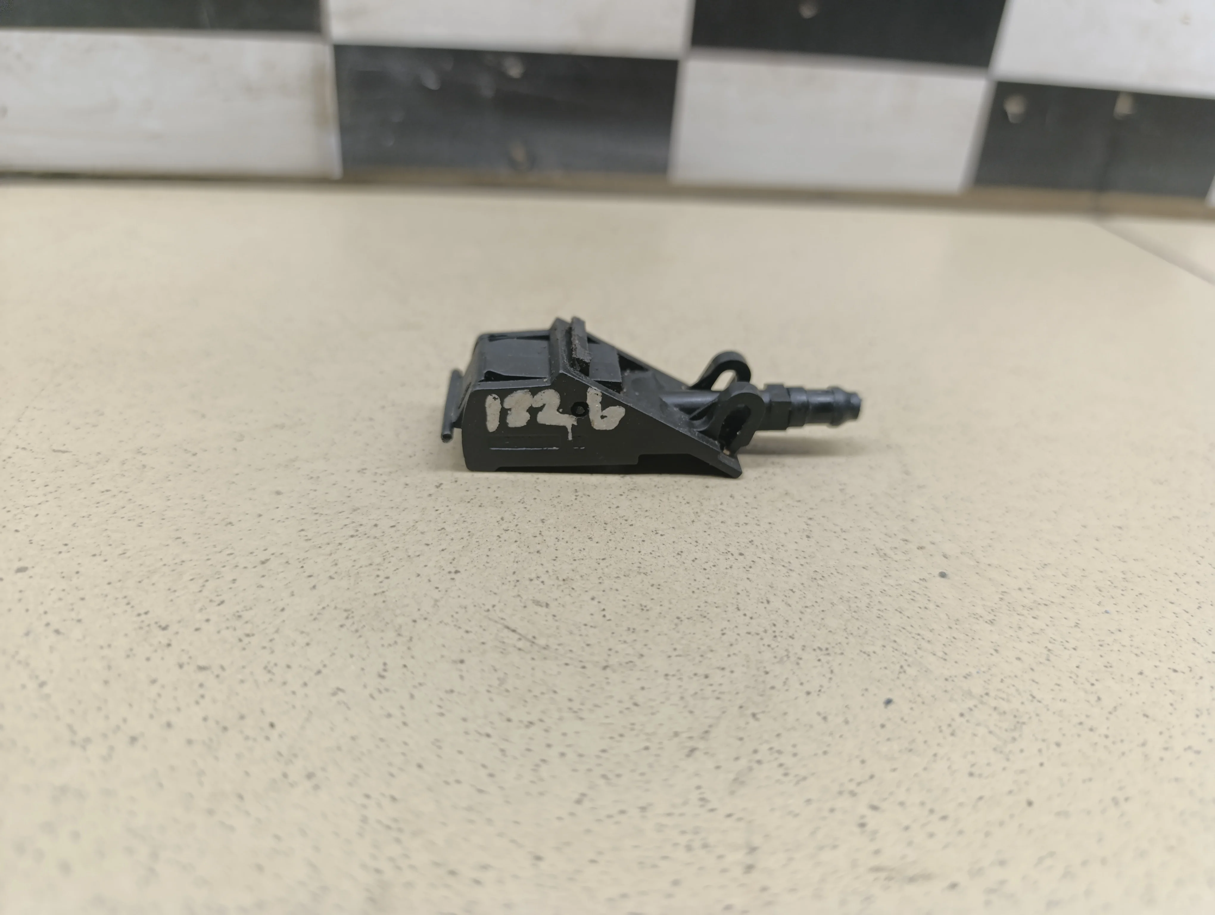 Форсунка омывателя лобового стекла Passat [B5] 1996-2000