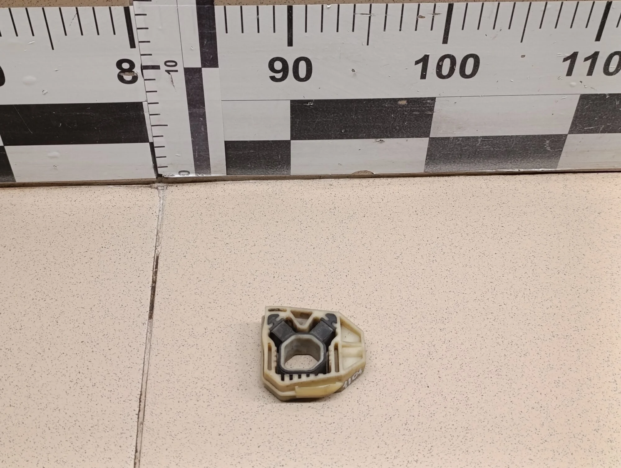 Кронштейн радиатора Fabia 2007-2015