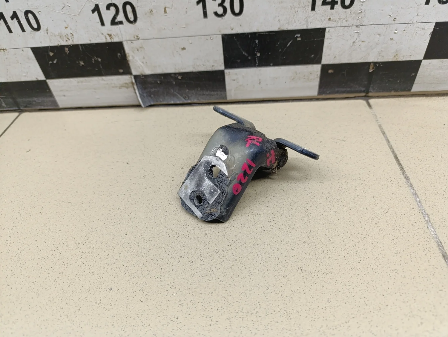 Петля двери задней левой нижняя Almera N16 2000-2006