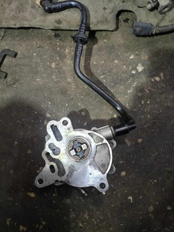 Насос топливный и вакуумный Volkswagen Golf Plus 2005 - 2014 03G145209D 2.0D BKD