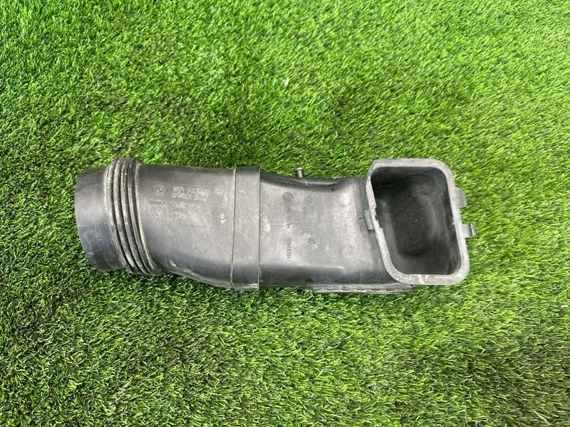 Патрубок впускной системы BMW 5 2011 F11