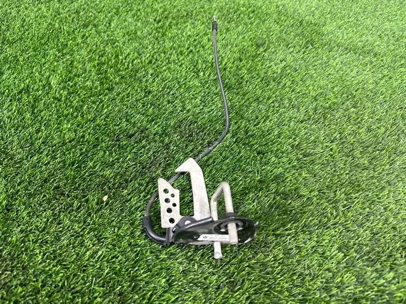 Крюк замка капота BMW 5 2011 F11