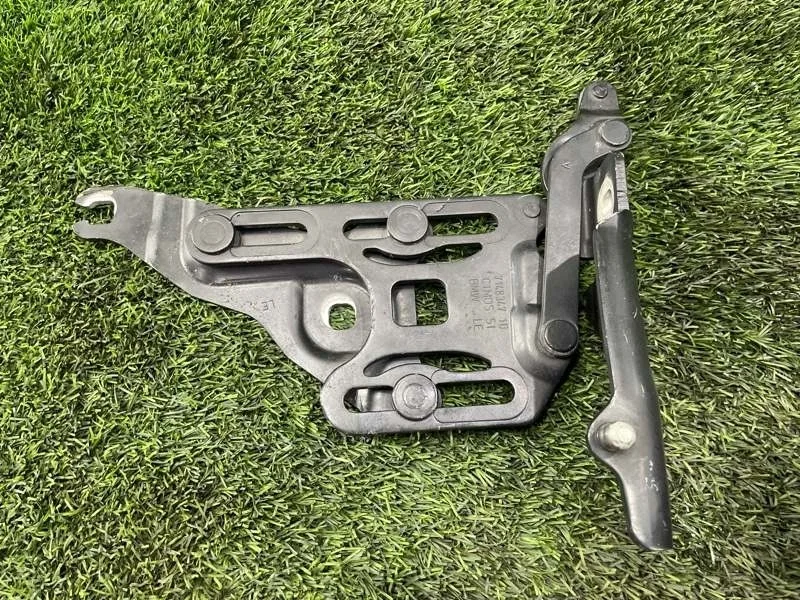 Петля капота BMW X5 2008 e70