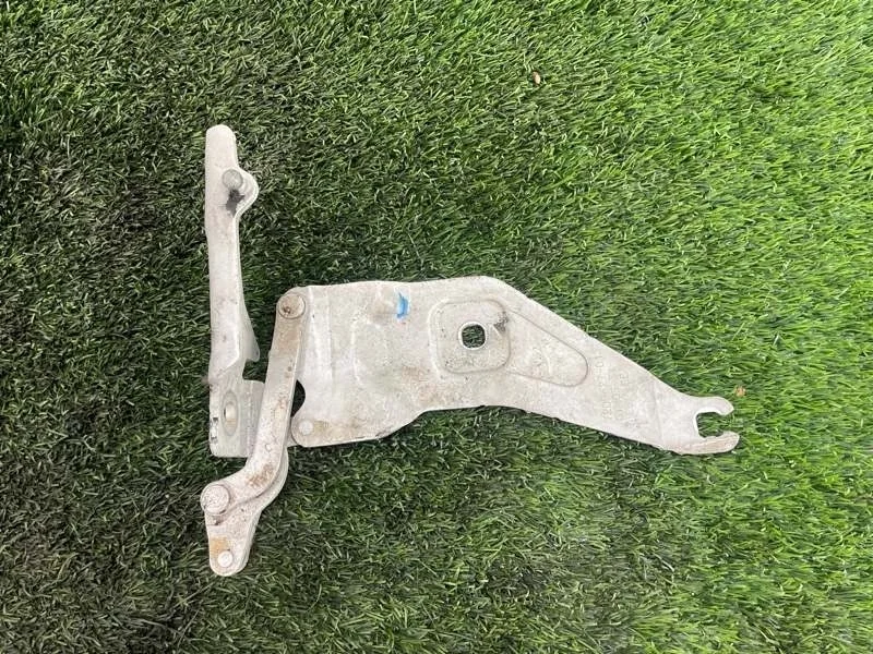 Петля капота BMW X5 2008 e70