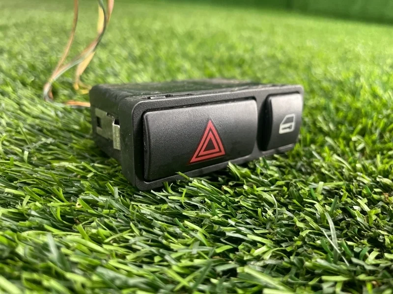 Кнопка аварийной сигнализации BMW X5 2005 E53