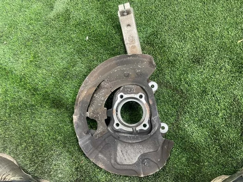 Кулак поворотный BMW X5 2010 e70