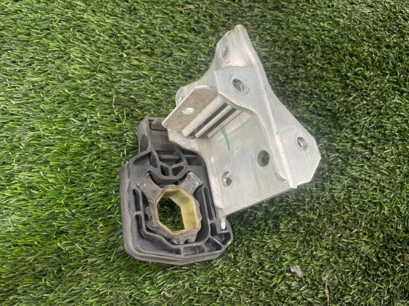 Подушка радиатора BMW 5 2011 F10