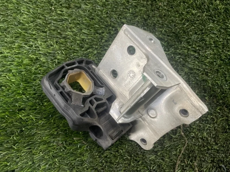 Подушка радиатора BMW 5 2011 F10