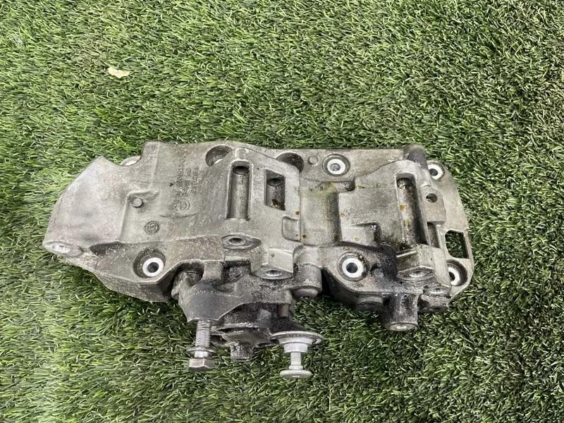 Кронштейн компрессора кондиционера BMW 5GT 2013 F07