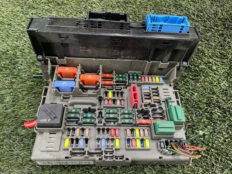 Блок предохранителей BMW X1 2010 E84