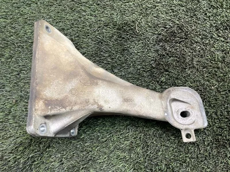 Кронштейн двигателя BMW X5 2005 E53