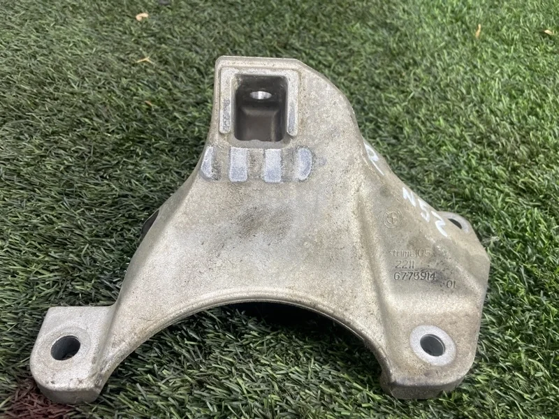 Кронштейн двигателя BMW 5 2012 F10