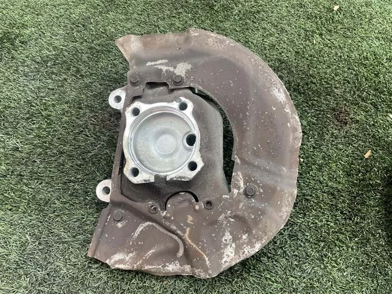 Кулак поворотный BMW 5 2004 E60