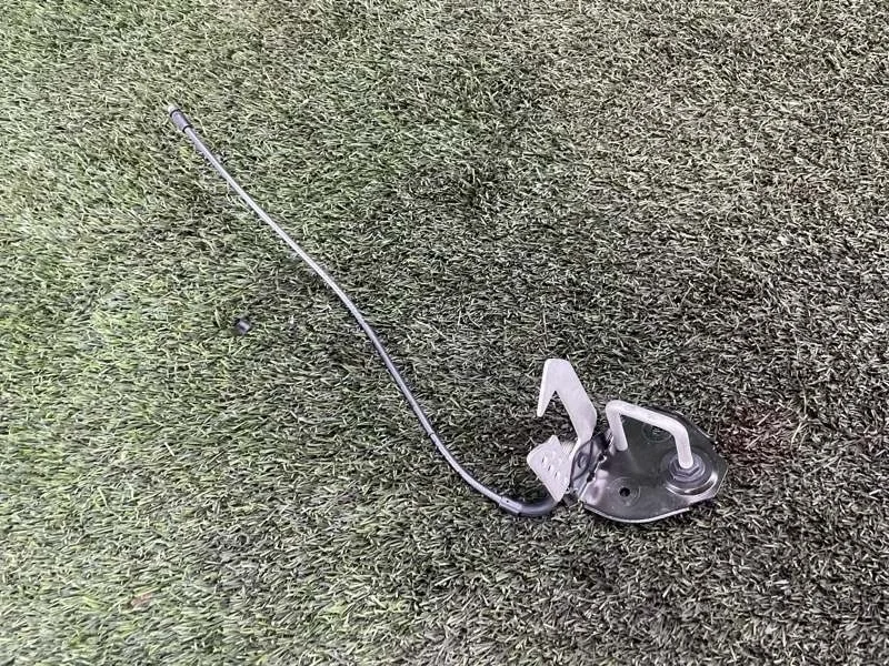 Крюк замка капота BMW 5 2013 F10