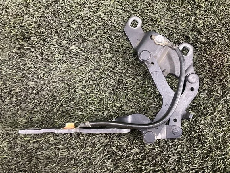 Петля капота BMW 3 2010 e90