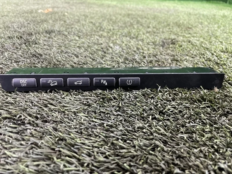 Блок кнопок в центральной консоли BMW X5 2004 E53