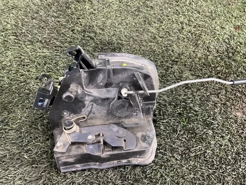 Замок боковой двери BMW X5 2004 E53